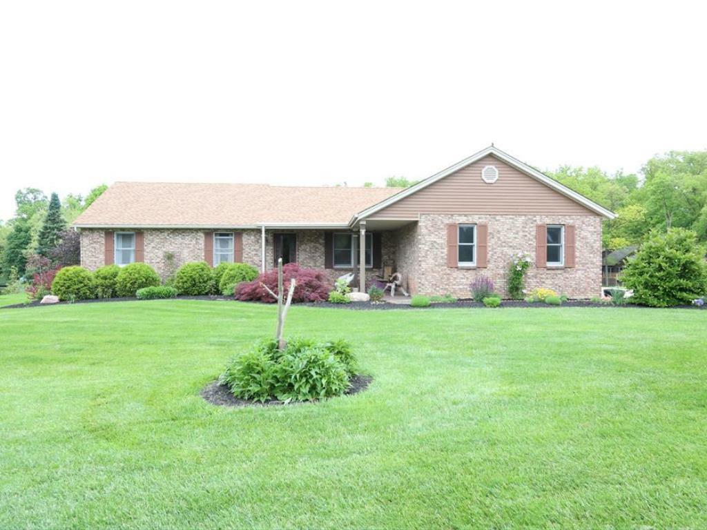 Property Photo:  2402 Vineyard Court  IN 47025 