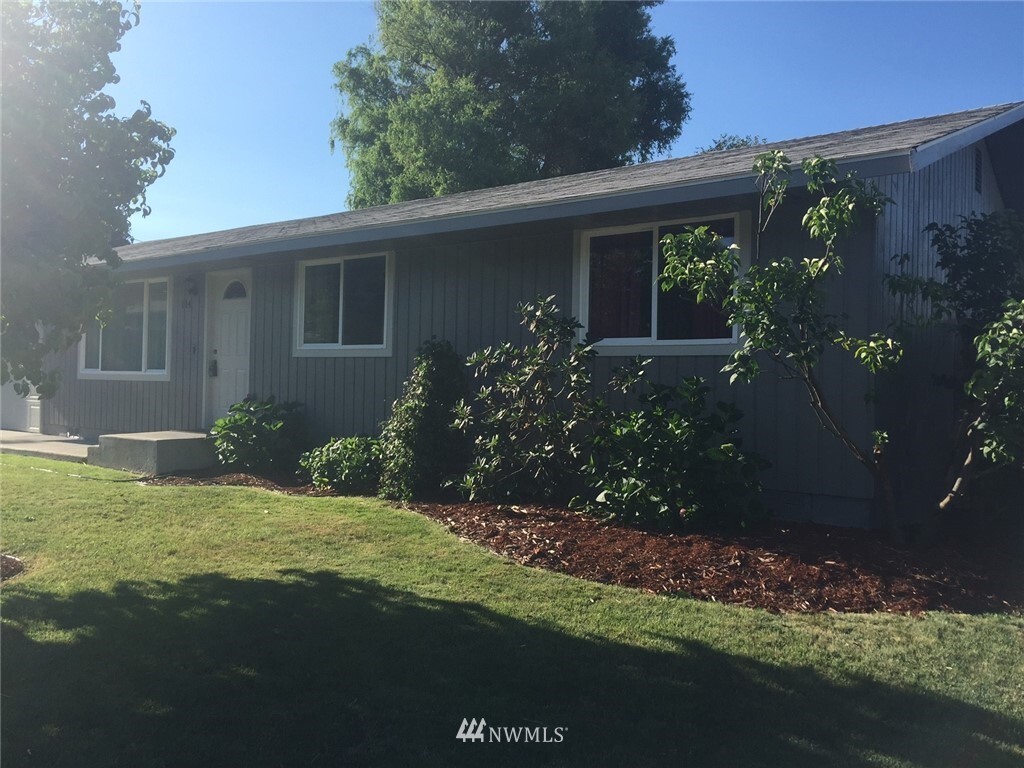 Property Photo: 114 Oak Street WA 98815