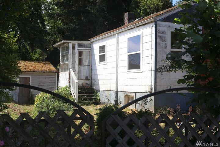 Property Photo:  1923 NE Barnett St  WA 98310 