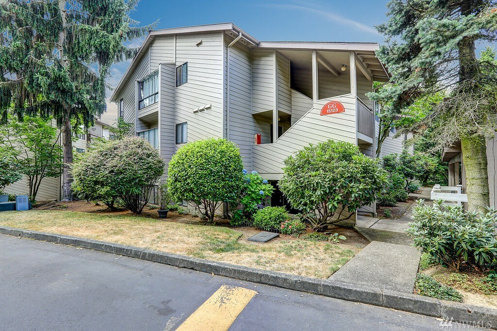 Property Photo:  15123 Sunwood Blvd Gg12  WA 98188 