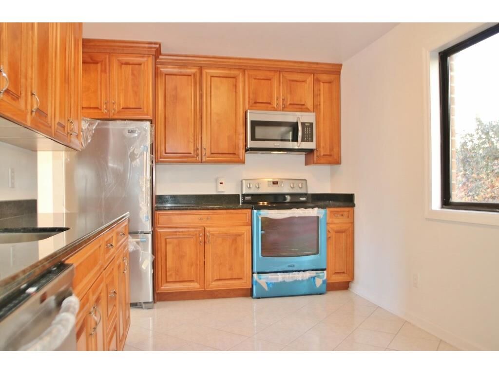 Property Photo:  25 Pine Hill Avenue C  CT 06906