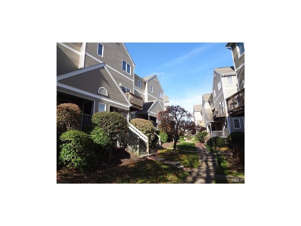Property Photo: 8 Glenrock 8 CT 06850