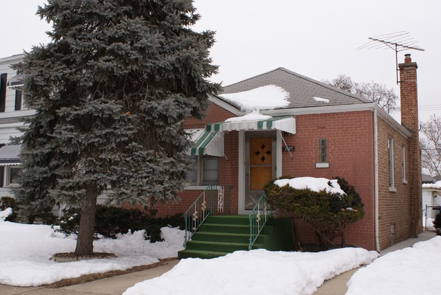 Property Photo:  3307 N Oriole Avenue  IL 60634 