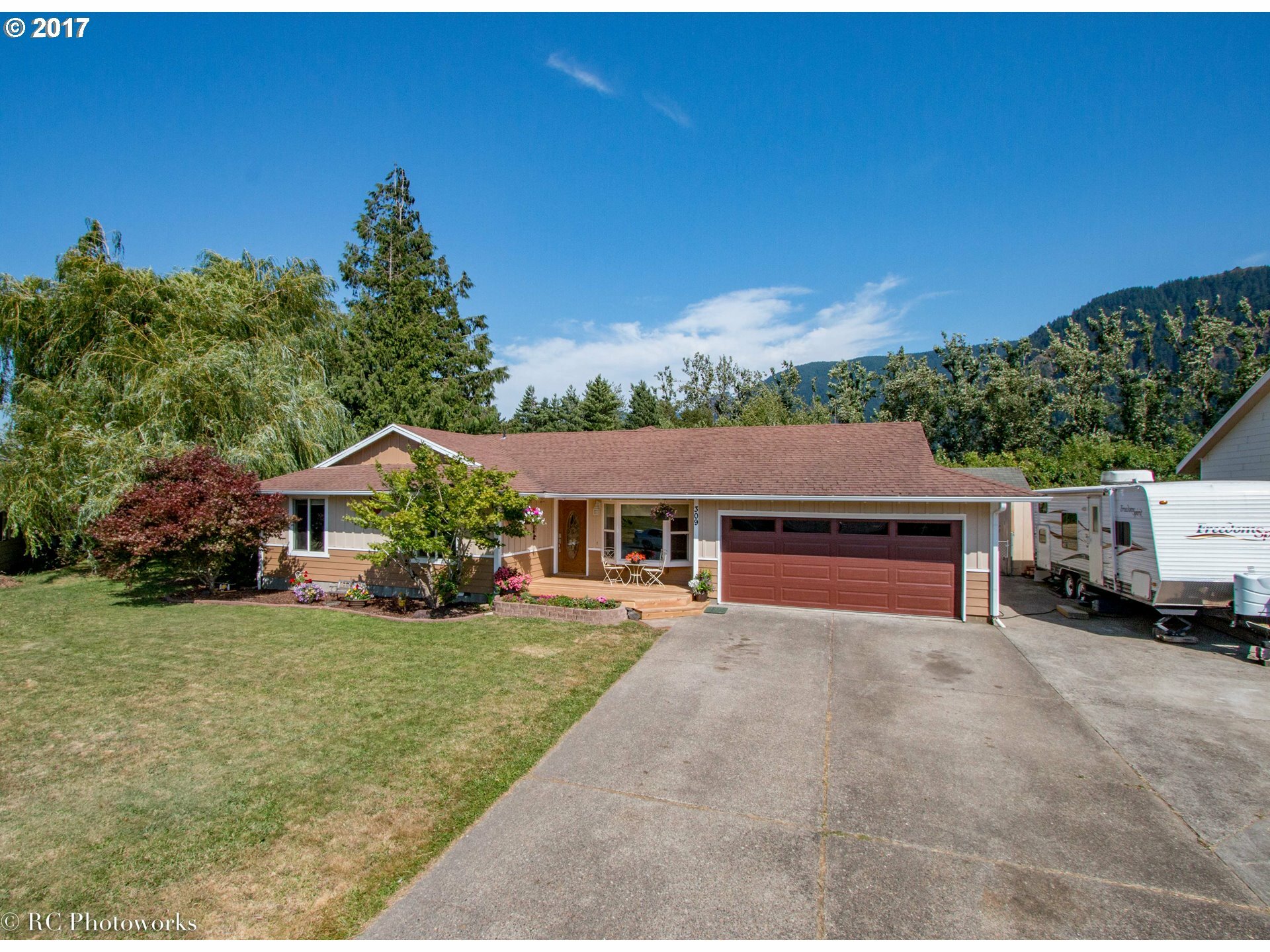 Property Photo: 309 Hamilton WA 98639