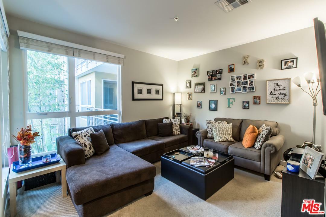 Property Photo: 21301 Erwin St 425 CA 91367