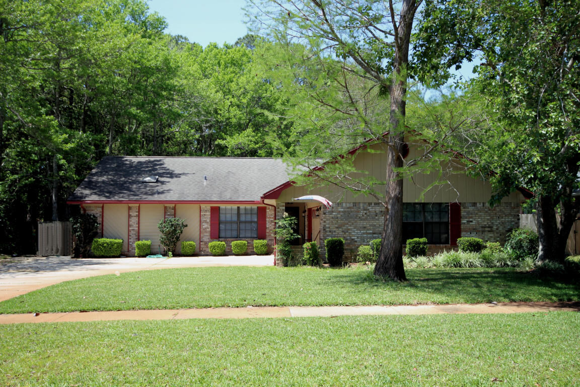 Property Photo: 331 Brian Circle FL 32569