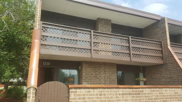 Property Photo:  1210 Kenneth Circle 1210  IL 60120 