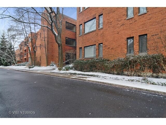 Property Photo:  105 E Laurel Avenue 303  IL 60045 