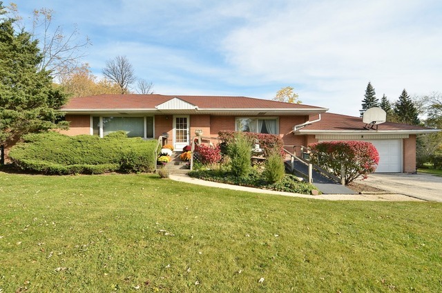 Property Photo:  11 Pine Tree Road  IL 60062 