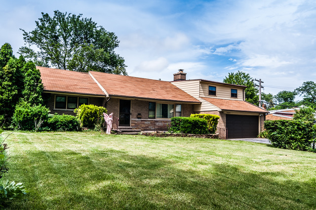 Property Photo: 231 W 10th Street IL 60411