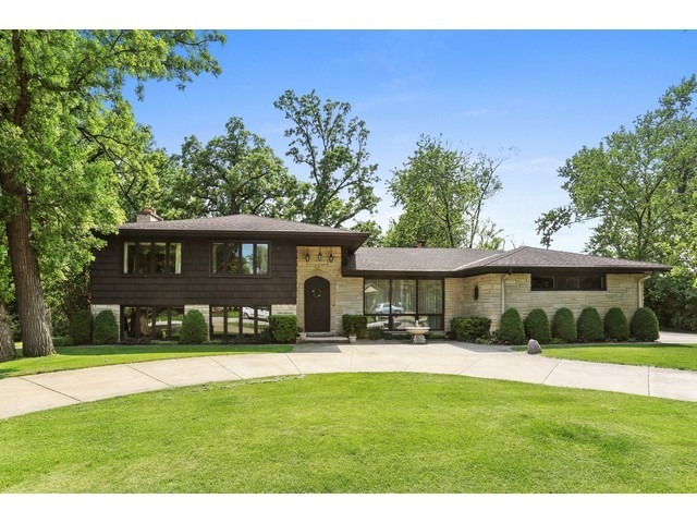 Property Photo: 16 Yorkshire Woods IL 60523