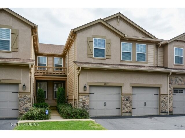 Property Photo:  1821 Crenshaw Circle  IL 60061 