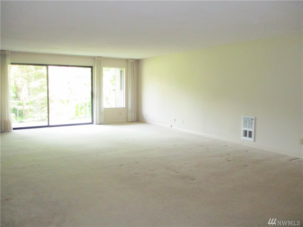 Property Photo: 13035 15th Ave NE F5 WA 98125