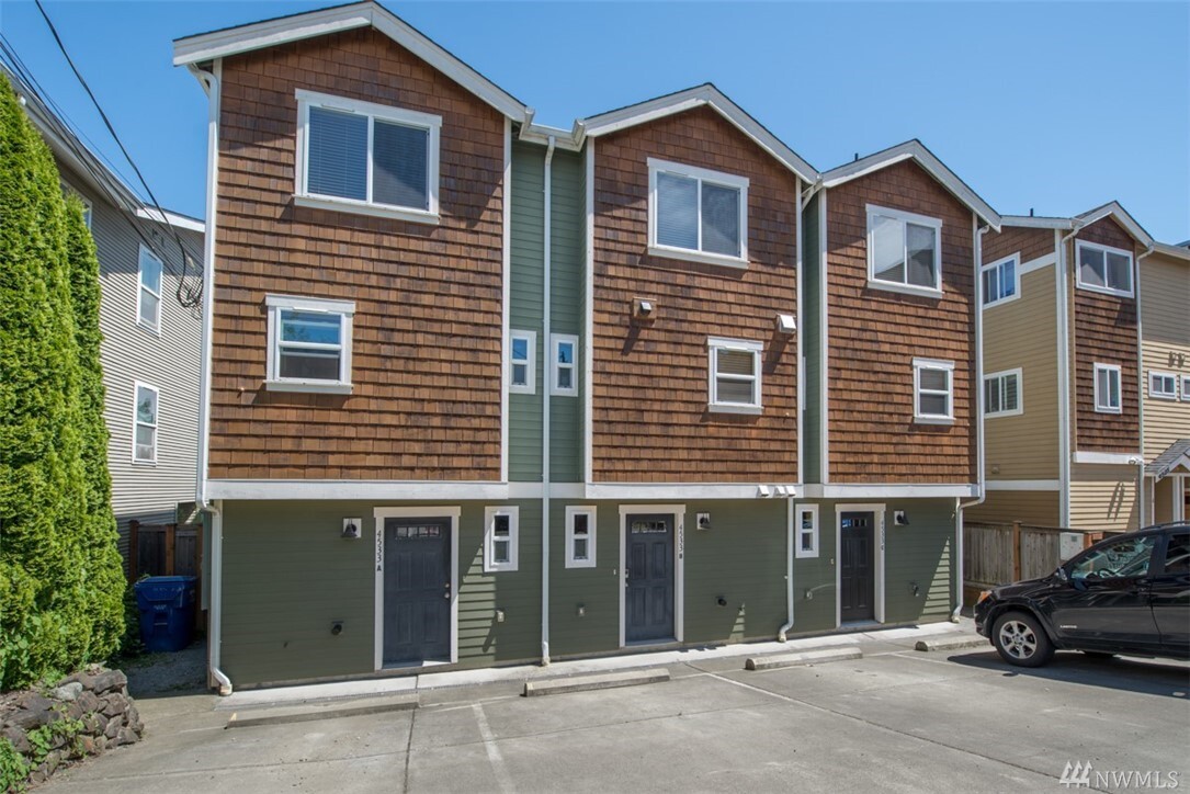 Property Photo: 4533 41st Ave SW A WA 98116