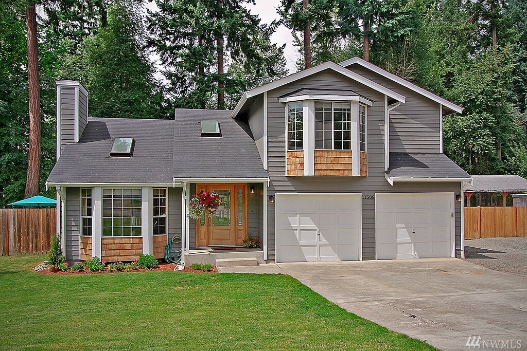 Property Photo:  11508 206th Av Ct E  WA 98391 