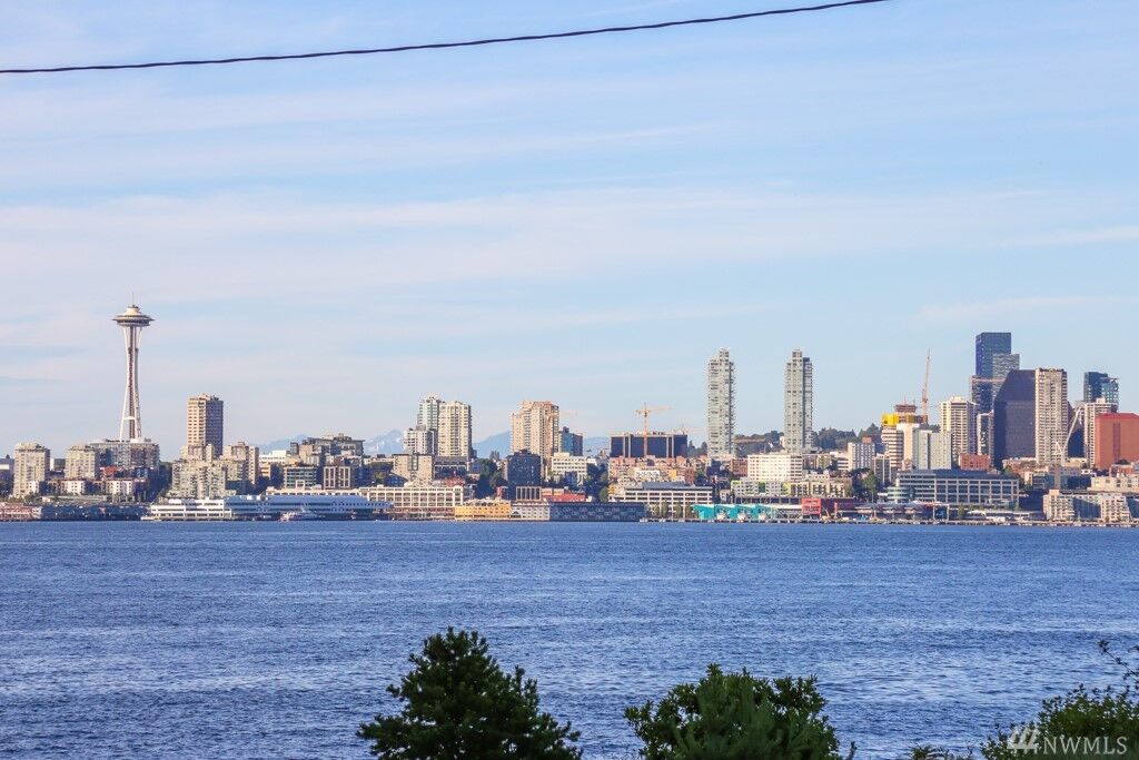 Property Photo:  1619 Harbor Ave SW 200  WA 98126 