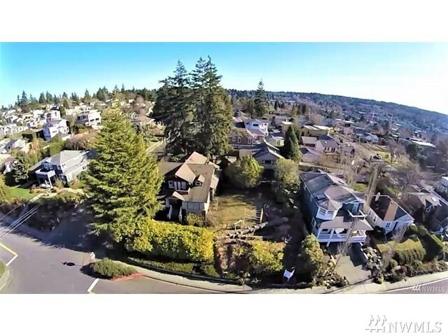 Property Photo: 920 1st St WA 98033