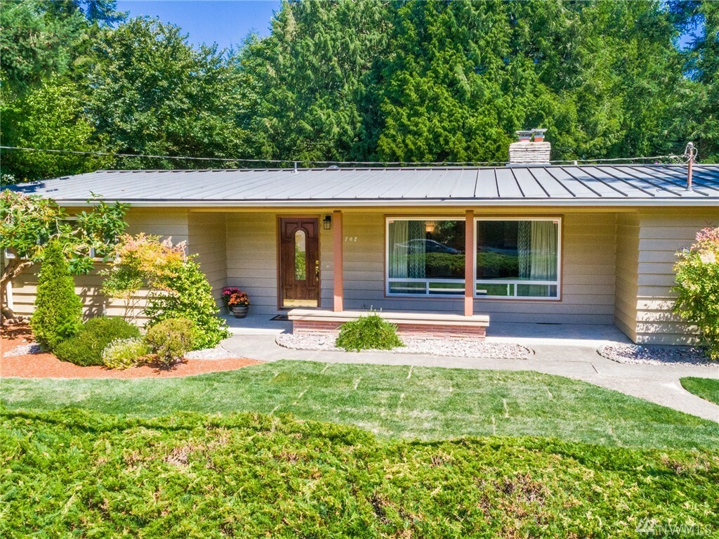 Property Photo: 13202 NE 70th St WA 98033