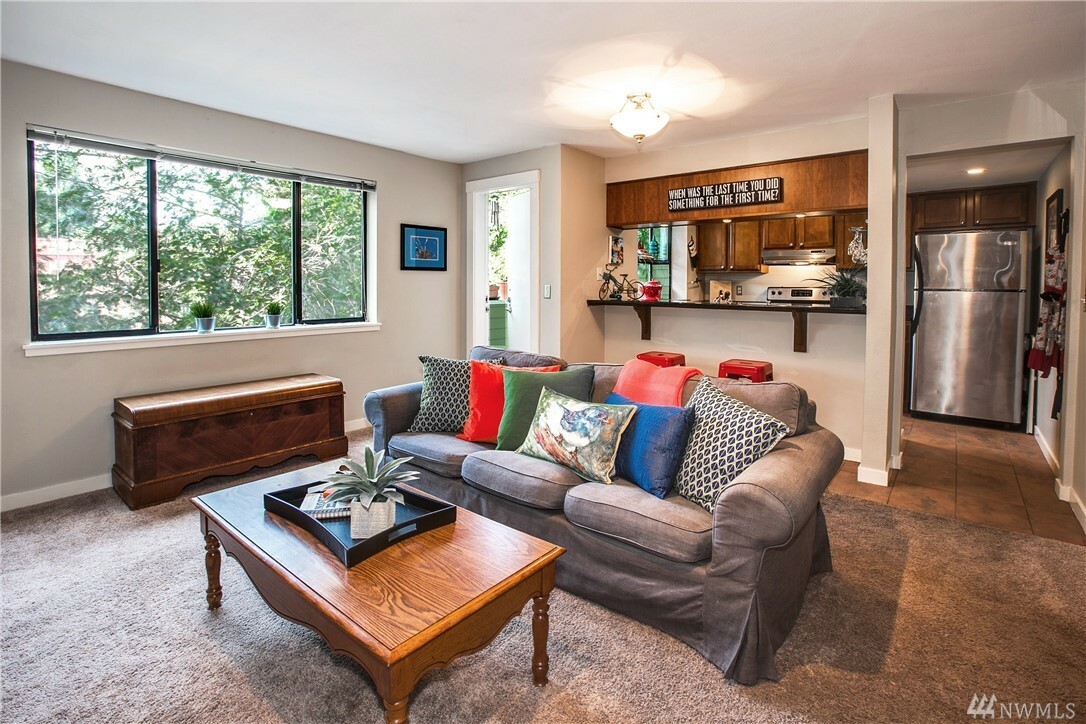Property Photo:  8816 Nesbit Ave N 105  WA 98103 