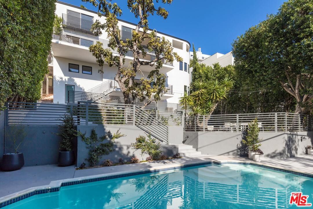 Property Photo:  8480 Harold Way  CA 90069 