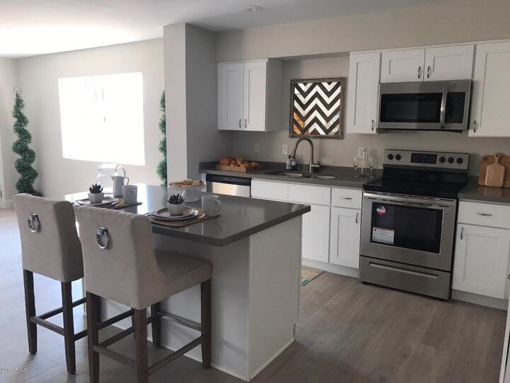 Property Photo: 1313 E Dunlap Avenue AZ 85020