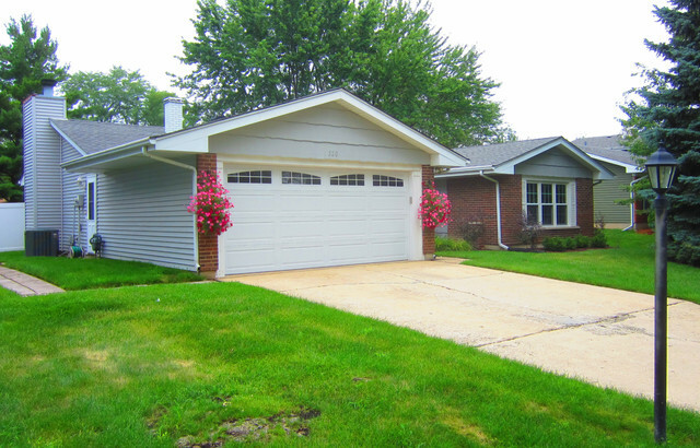 Property Photo:  520 Carlyle Lane  IL 60440 