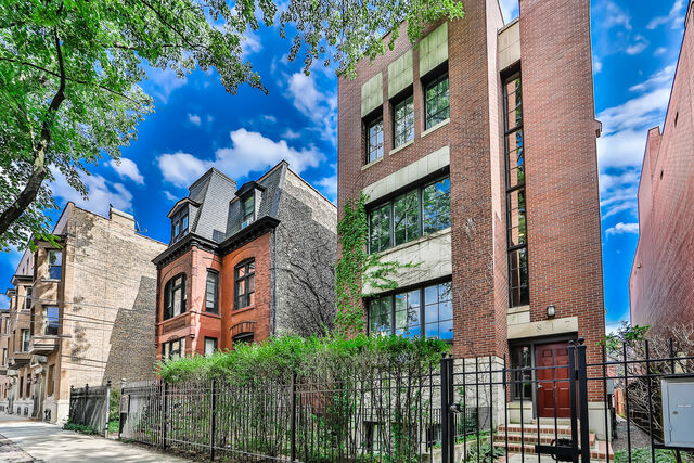 Property Photo:  817 Lill Avenue 1  IL 60614 