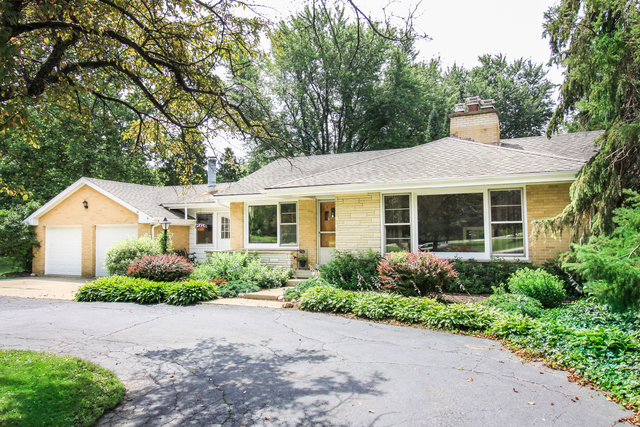 Property Photo: 14 Crestland Road IL 60061