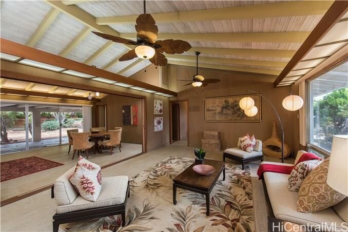 Property Photo: 606 Hakaka Place HI 96816