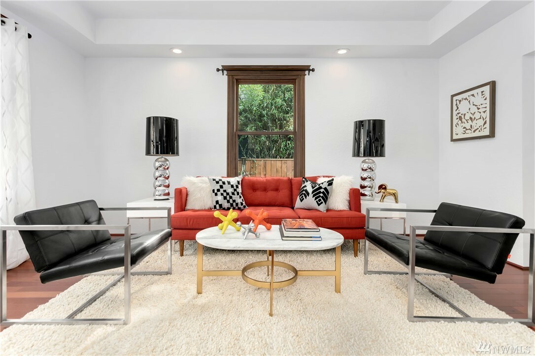 Property Photo: 2207 E Olive St WA 98122