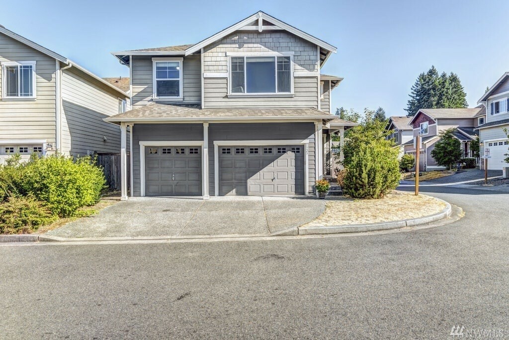 Property Photo: 1323 174th St SE 24W WA 98012