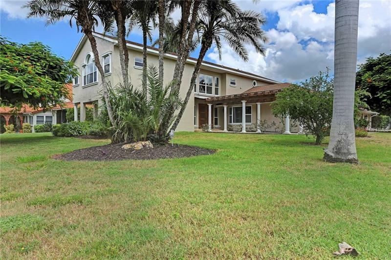 Property Photo:  7535 Westmoreland Drive  FL 34243 