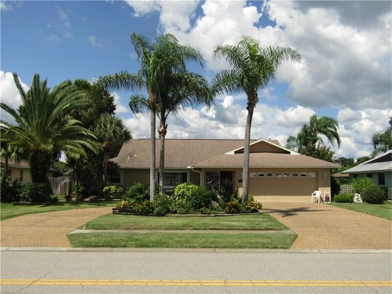 Property Photo: 1345 Pinebrook Way FL 34285