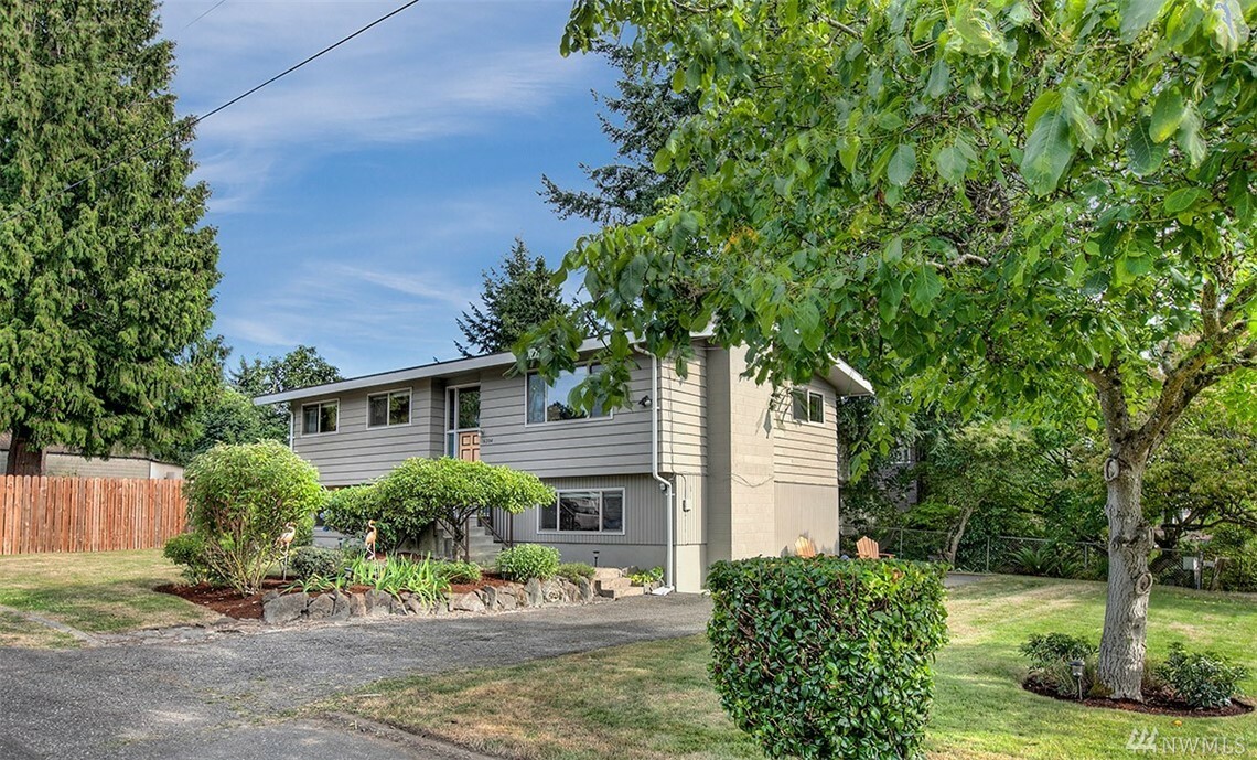 Property Photo:  16204 13th Ave SW  WA 98166 