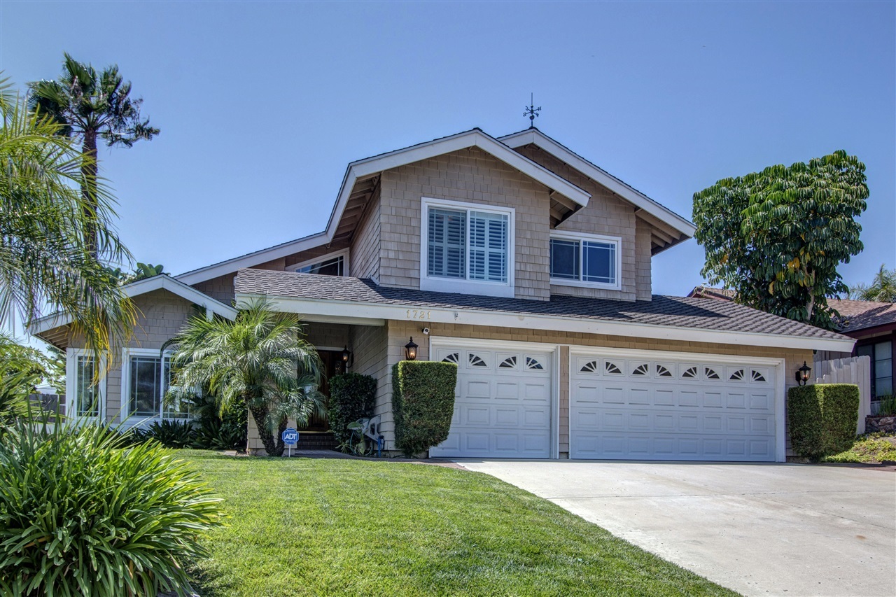 Property Photo: 1721 Bridgehampton Pl CA 92019