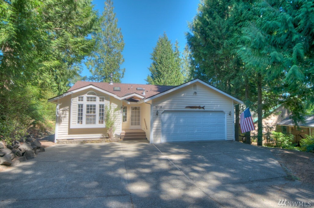 Property Photo:  920 E Saint Andrews Dr  WA 98584 