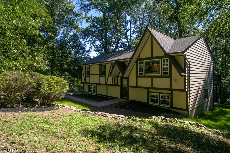 Property Photo:  38 Grist Mill Rd  NJ 07869 