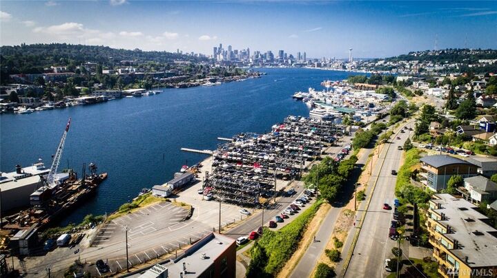 Property Photo:  3920 1st Ave NE A  WA 98103 