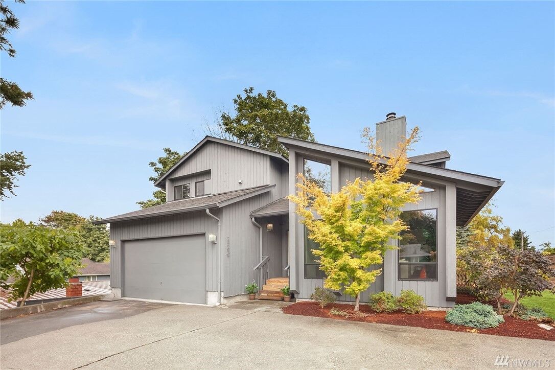 Property Photo: 2560 NE 96th St WA 98115