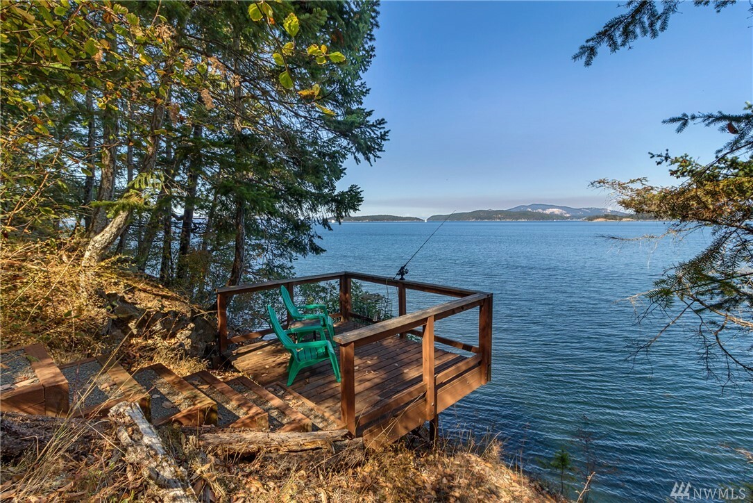 Property Photo:  806 Shoreline Lane  WA 98250 