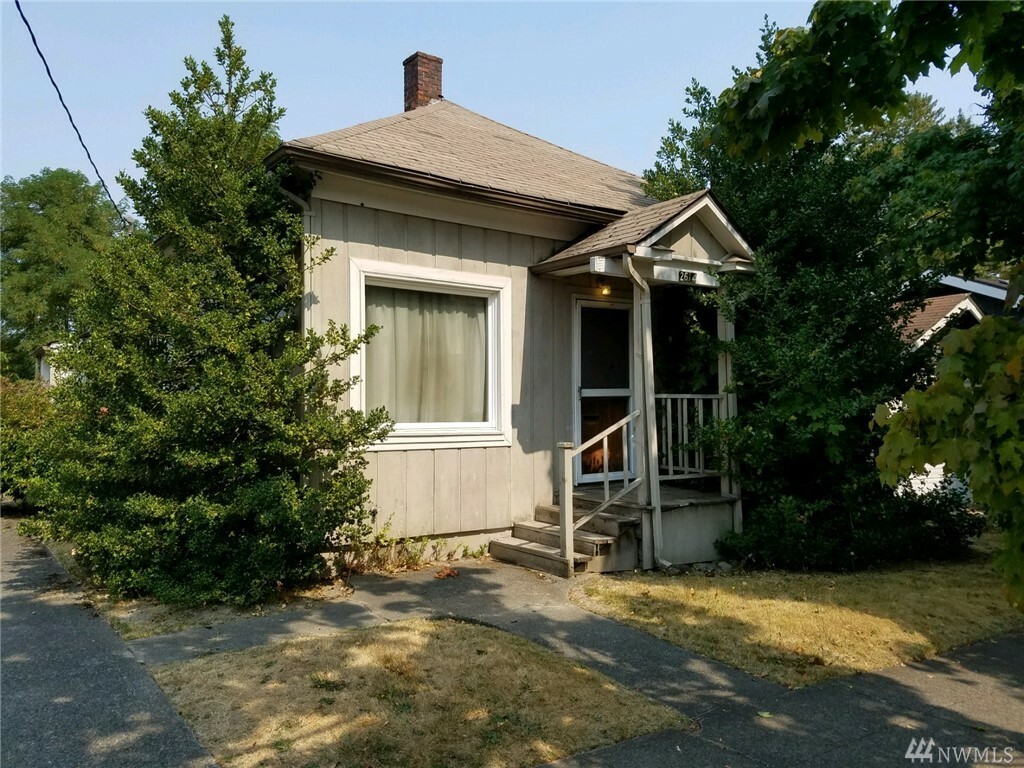 Property Photo:  2614 E Marion St  WA 98122 