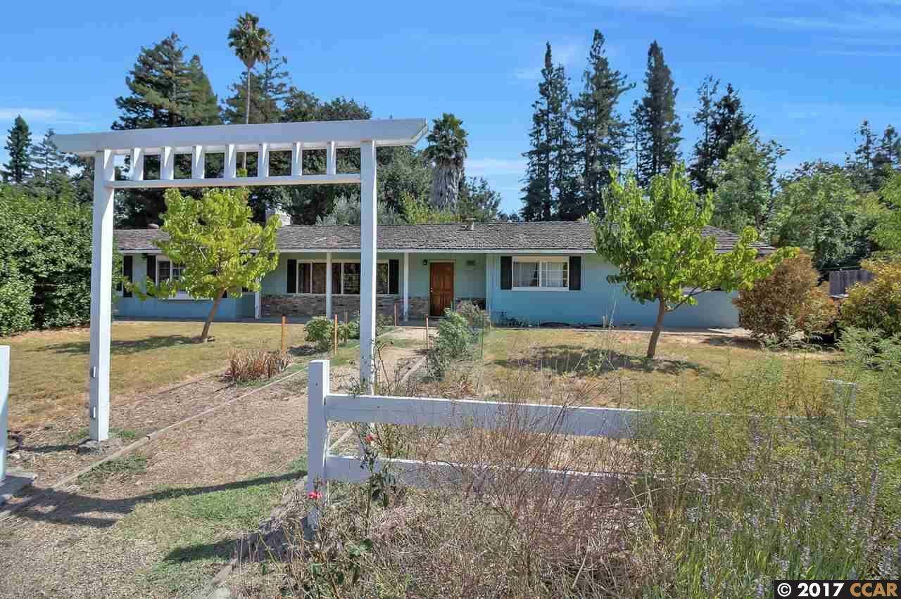 Property Photo:  2 Ramon Ct  CA 94526 