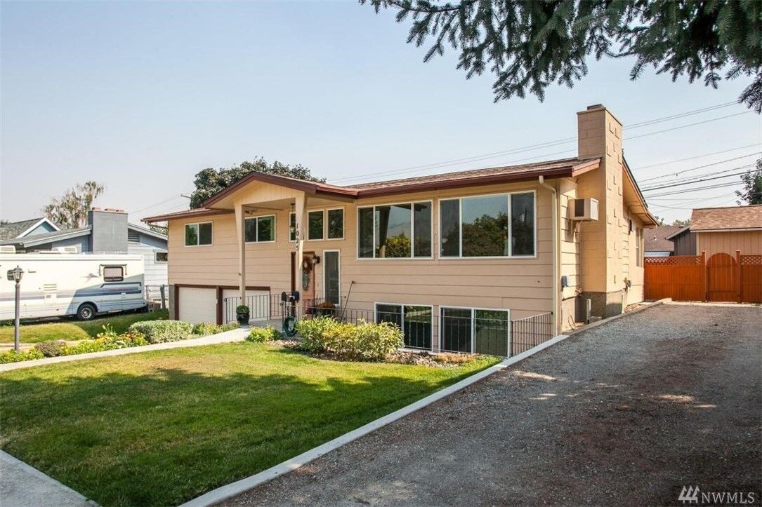 Property Photo:  1025  Glenwood Avenue  WA 98801 