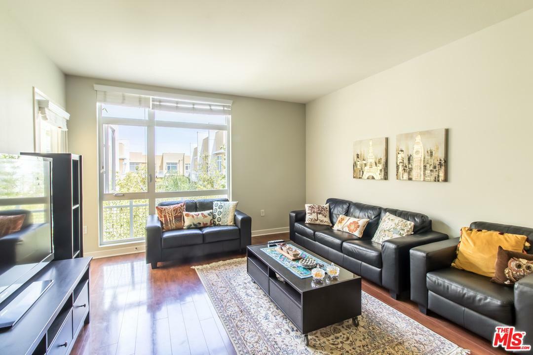 Property Photo: 21301 Erwin St 534 CA 91367