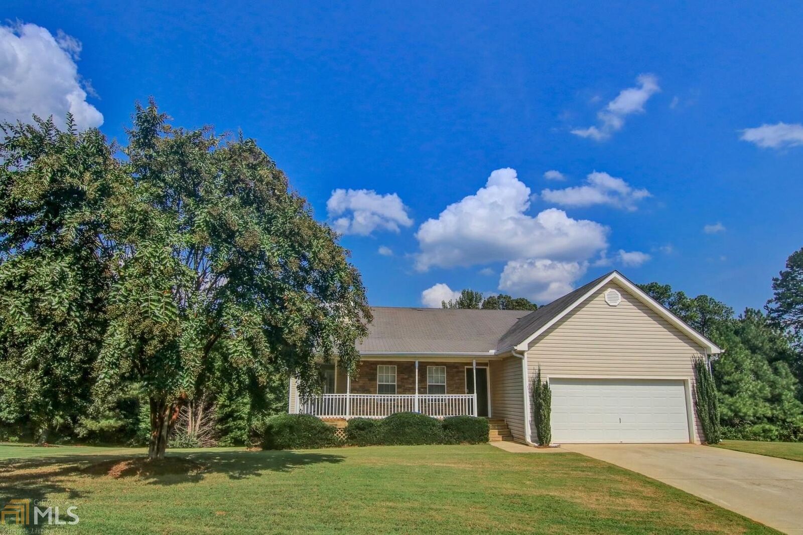 Property Photo: 95 Berkshire Trace GA 30016