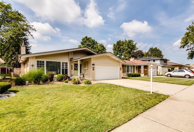 Property Photo:  2834 Sunnyside Avenue  IL 60154 