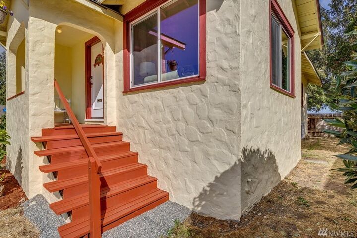 Property Photo:  512 N 1st Street  WA 98273 