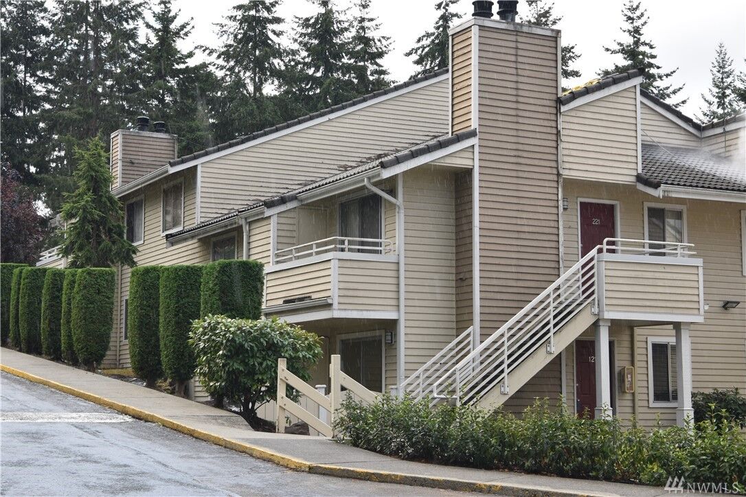 Property Photo: 21309 52nd Avenue W D-121 WA 98043