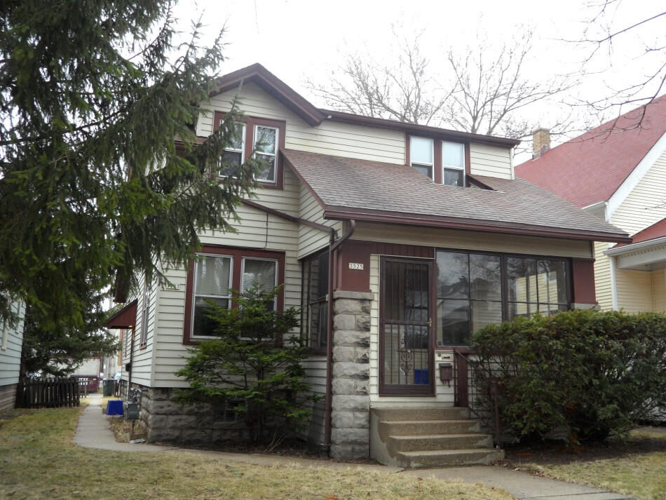 Property Photo: 3523 N Cramer WI 53211