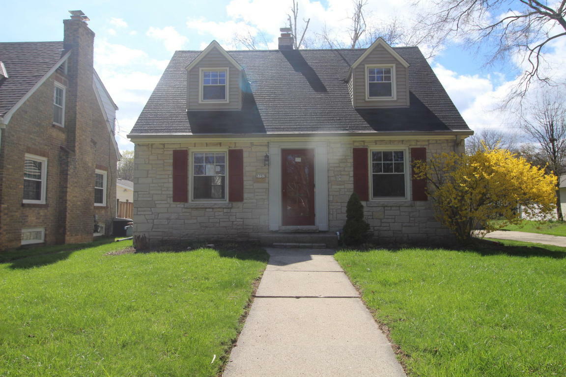 Property Photo:  5757 N Ames Ter  WI 53209-4342 